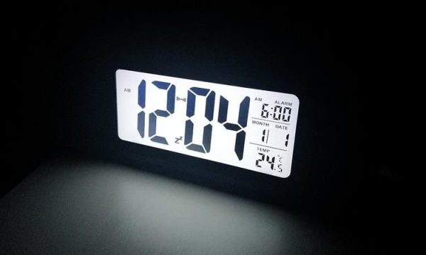 Ceas de birou cu statie meteo si ecran LCD, negru