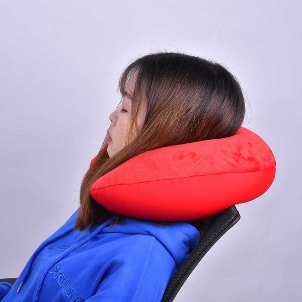 Perna pentru gat din spuma cu memorie, Gonga®, culoaremodel Rosu